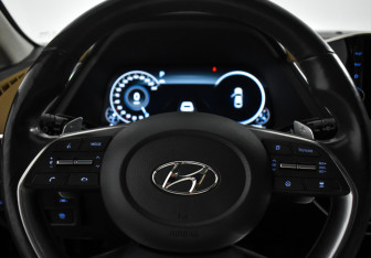 Подержанный автомобиль Hyundai Sonata 2020 года (18 фото)