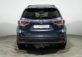 Подержанный автомобиль Toyota Highlander 2014 года (6 фото)
