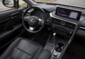 Подержанный автомобиль Lexus RX 2021 года (10 фото)