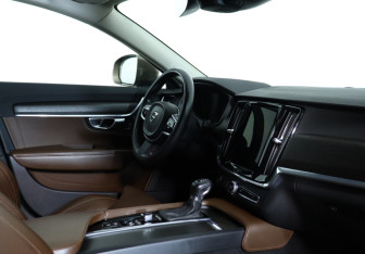 Подержанный автомобиль Volvo V90 Cross Country 2017 года (13 фото)