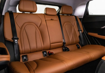 Подержанный автомобиль Omoda C5 2024 года (28 фото)