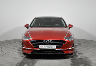 Подержанный автомобиль Hyundai Sonata 2020 года (2 фото)