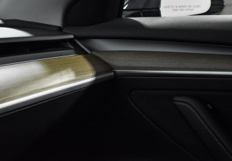 Подержанный автомобиль Tesla Model 3 2023 года (22 фото)