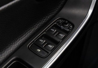 Подержанный автомобиль Volvo S60 2013 года (18 фото)