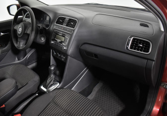 Подержанный автомобиль Volkswagen Polo Sedan 2012 года (12 фото)