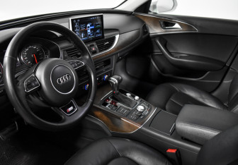 Подержанный автомобиль Audi A6 Sedan 2011 года (9 фото)