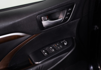 Подержанный автомобиль Toyota Highlander 2014 года (24 фото)