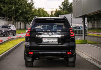Подержанный автомобиль Toyota Land Cruiser Prado 2018 года (7 фото)