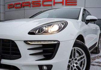Подержанный автомобиль Porsche Macan 2015 года (2 фото)