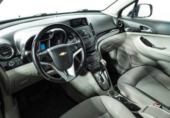 Подержанный автомобиль Chevrolet Orlando 2012 года (11 фото)