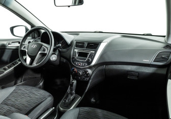 Подержанный автомобиль Hyundai Solaris Hatchback 2015 года (9 фото)