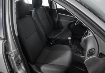 Подержанный автомобиль Ford Focus Sedan 2003 года (18 фото)