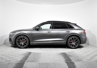 Подержанный автомобиль Audi Q8 2019 года (8 фото)