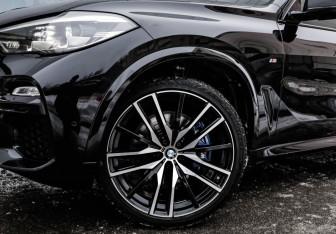 Подержанный автомобиль BMW X5 2019 года (3 фото)