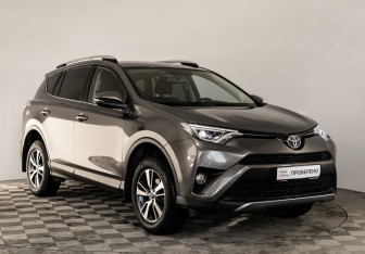 Подержанный автомобиль Toyota RAV4 2017 года (3 фото)