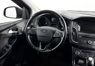 Подержанный автомобиль Ford Focus Sedan 2016 года (14 фото)