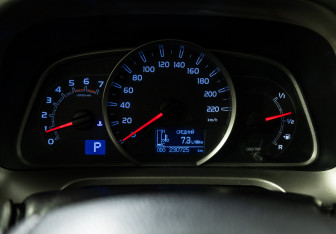 Подержанный автомобиль Toyota RAV4 2015 года (12 фото)
