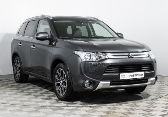 Подержанный автомобиль Mitsubishi Outlander 2014 года (3 фото)