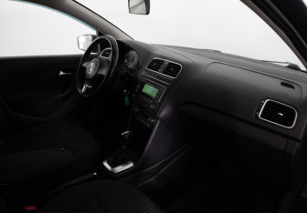 Подержанный автомобиль Volkswagen Polo Sedan 2013 года (16 фото)