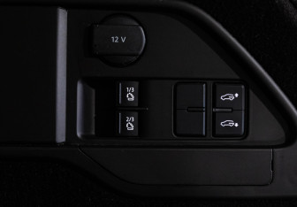 Подержанный автомобиль Volkswagen Touareg 2017 года (31 фото)