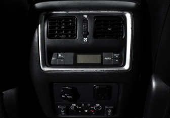 Подержанный автомобиль Infiniti QX60 2014 года (15 фото)