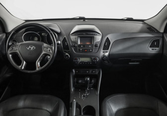 Подержанный автомобиль Hyundai ix35 2014 года (10 фото)