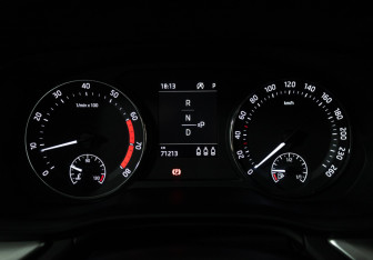 Подержанный автомобиль Skoda Octavia Liftback 2022 года (12 фото)