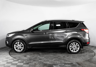 Подержанный автомобиль Ford Kuga 2018 года (9 фото)