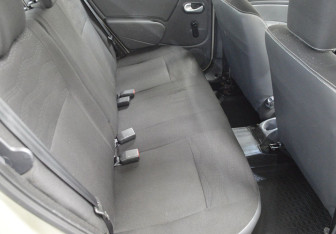 Подержанный автомобиль Renault Sandero 2012 года (13 фото)