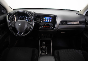 Подержанный автомобиль Mitsubishi Outlander 2019 года (9 фото)
