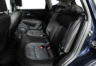 Подержанный автомобиль Nissan Qashqai 2010 года (10 фото)