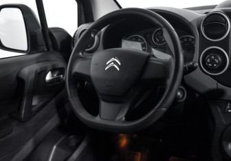 Подержанный автомобиль Citroen Berlingo 2021 года (16 фото)