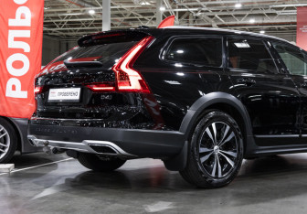 Подержанный автомобиль Volvo V90 Cross Country 2019 года (8 фото)