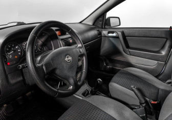 Подержанный автомобиль Opel Astra Sedan 2002 года (9 фото)