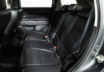 Подержанный автомобиль Mitsubishi Outlander 2017 года (10 фото)