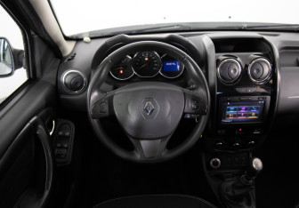 Подержанный автомобиль Renault Duster 2016 года (10 фото)