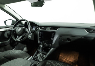 Подержанный автомобиль Skoda Octavia Liftback 2019 года (9 фото)