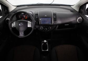 Подержанный автомобиль Nissan Note 2011 года (9 фото)