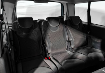 Подержанный автомобиль Peugeot Expert 2015 года (14 фото)