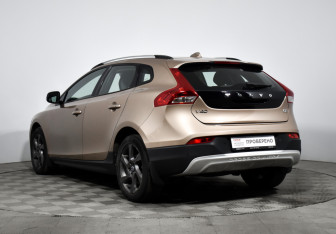 Подержанный автомобиль Volvo V40 Cross Country 2013 года (7 фото)