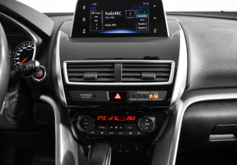 Подержанный автомобиль Mitsubishi Eclipse Cross 2019 года (17 фото)