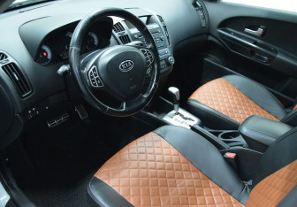 Подержанный автомобиль Kia Ceed Hatchback 2009 года (10 фото)