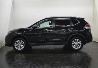 Подержанный автомобиль Nissan X-Trail 2015 года (8 фото)