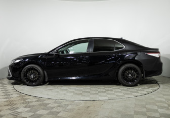 Подержанный автомобиль Toyota Camry Sedan 2021 года (8 фото)
