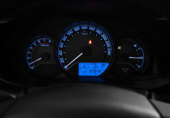 Подержанный автомобиль Toyota Corolla Sedan 2015 года (18 фото)