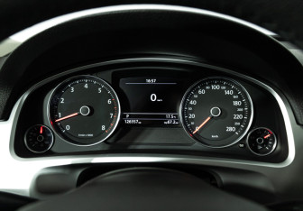 Подержанный автомобиль Volkswagen Touareg 2015 года (12 фото)