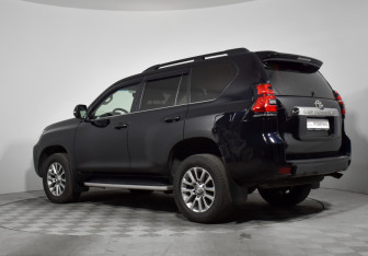 Подержанный автомобиль Toyota Land Cruiser Prado 2018 года (7 фото)