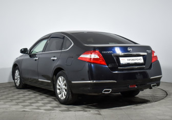 Подержанный автомобиль Nissan Teana 2011 года (7 фото)