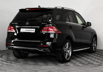 Подержанный автомобиль Mercedes-Benz GLE 2016 года (6 фото)