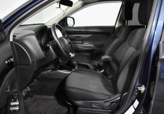 Подержанный автомобиль Mitsubishi Outlander 2018 года (10 фото)